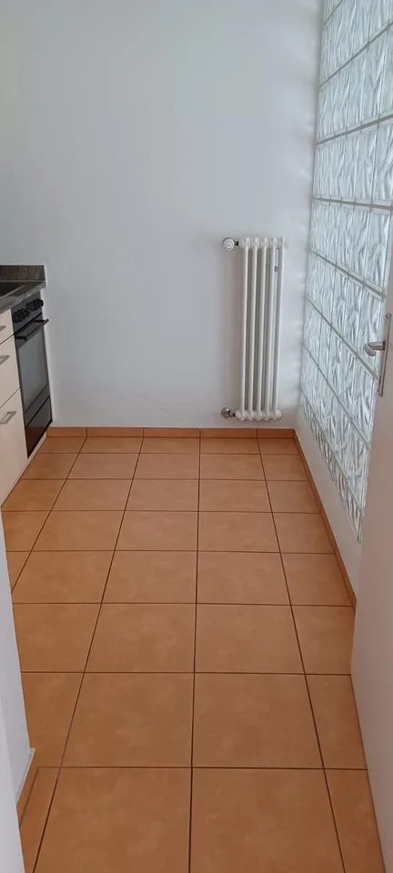 Appartamento accogliente di 1,5 locali con balcone a Losone – foto 6 di 13