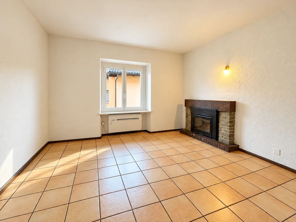 MENDRISIO-CAPOLAGO: CHARMING 2.5-ROOM COTTAGE – photo 2 of 10