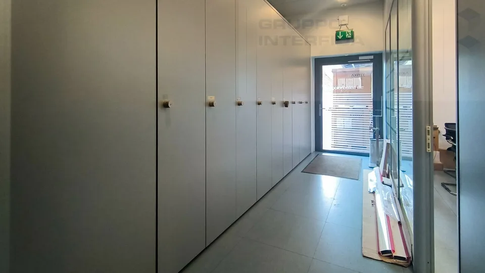 SPAZIOSO E MODERNO UFFICIO AMMOBILIATO – foto 11 di 13