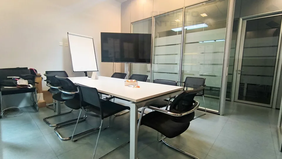 SPAZIOSO E MODERNO UFFICIO AMMOBILIATO – foto 9 di 13