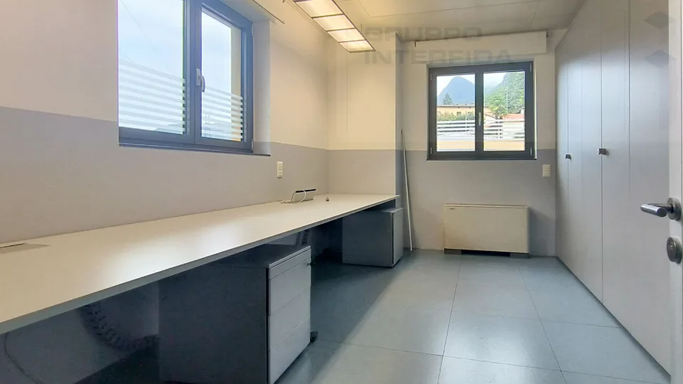 SPAZIOSO E MODERNO UFFICIO AMMOBILIATO – foto 5 di 13