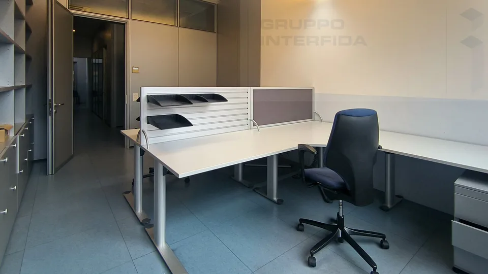 SPAZIOSO E MODERNO UFFICIO AMMOBILIATO – foto 7 di 13