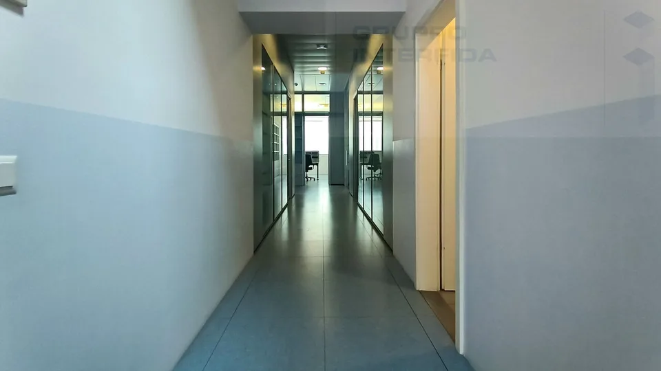 SPAZIOSO E MODERNO UFFICIO AMMOBILIATO – foto 10 di 13