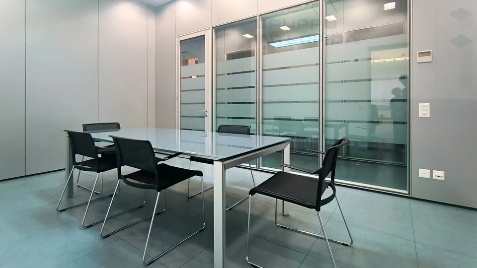 SPAZIOSO E MODERNO UFFICIO AMMOBILIATO – foto 2 di 13