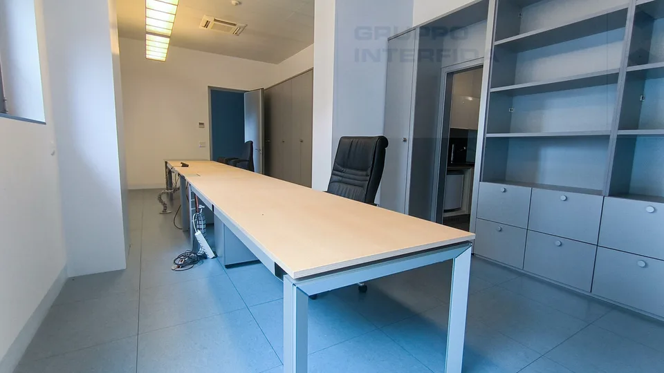 SPAZIOSO E MODERNO UFFICIO AMMOBILIATO – foto 8 di 13