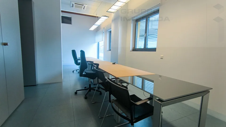 SPAZIOSO E MODERNO UFFICIO AMMOBILIATO – foto 3 di 13