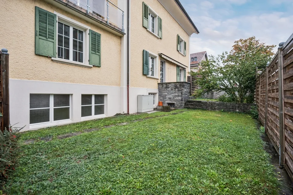 Casa multifamiliare con locale commerciale e potenziale di sviluppo – foto 2 di 8