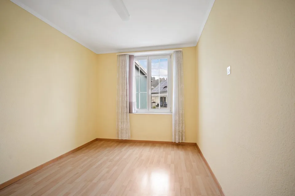 Casa multifamiliare con locale commerciale e potenziale di sviluppo – foto 5 di 8