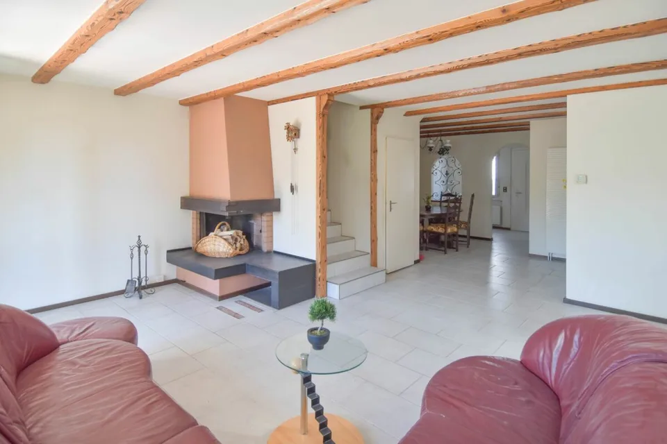 Maison mitoyenne solide avec de nombreuses possibilités – photo 4 sur 13