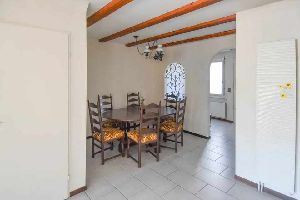 Maison mitoyenne solide avec de nombreuses possibilités – photo 5 sur 13