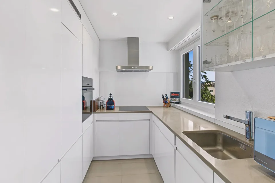 Appartement de rêve de 3½ pièces avec vue sur le lac et la montagne – proche de la ville, rénové ! – photo 7 sur 15