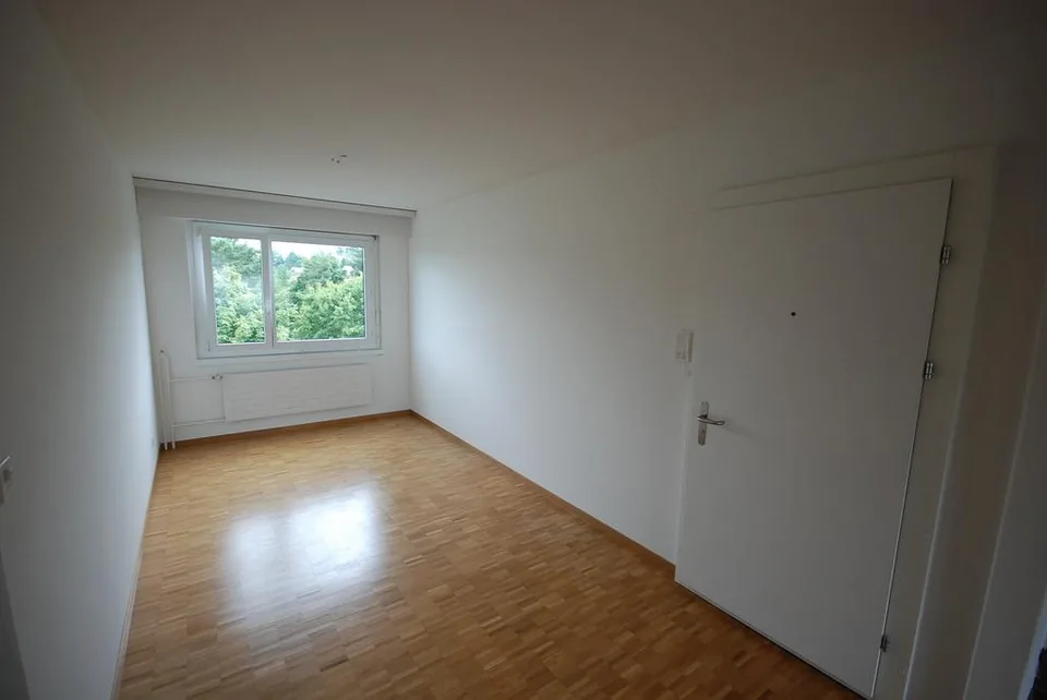 Appartement de 5 pièces lumineux au 2e étage dans le centre de Volketswil – photo 4 sur 7