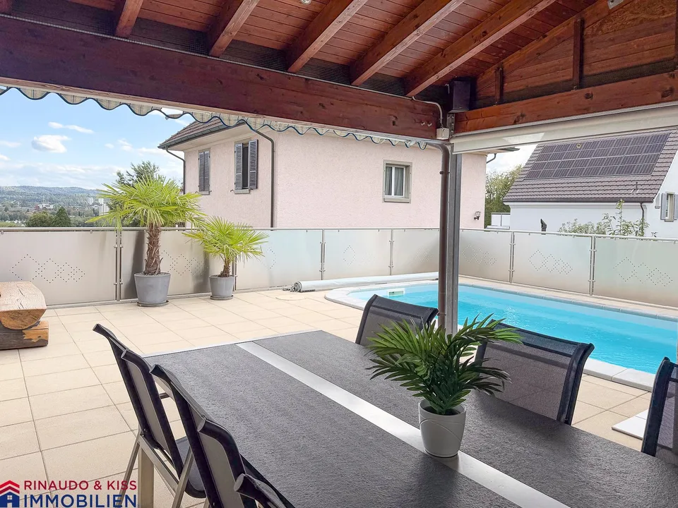 Casa unifamiliare affascinante con piscina e giardino a Küttigen – foto 2 di 14