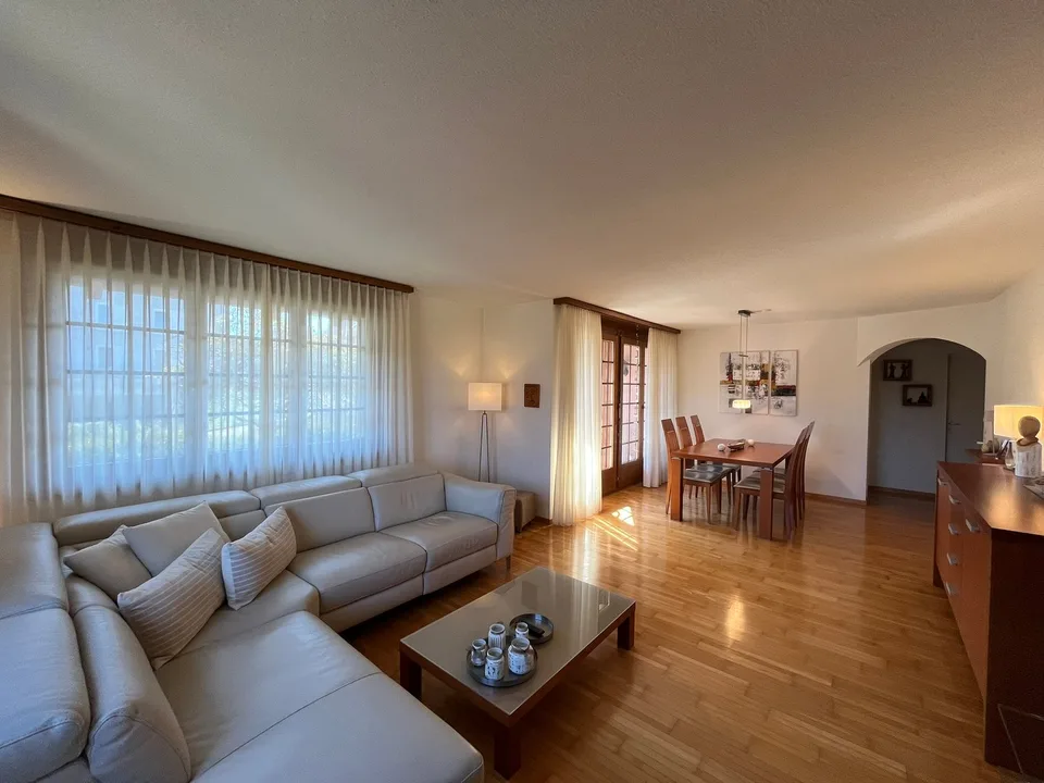 Appartamento luminoso di 4,5 locali con balcone in una zona familiare – foto 4 di 15