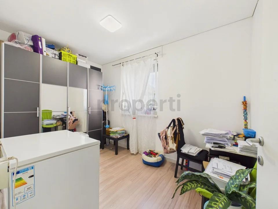 Spacieuses chambres à coucher, ameublement de goût inclus & place de parc couverte ! – photo 7 sur 10