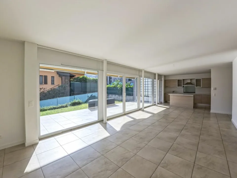 Appartement lumineux de 3.5 pièces avec jardin – photo 2 sur 6