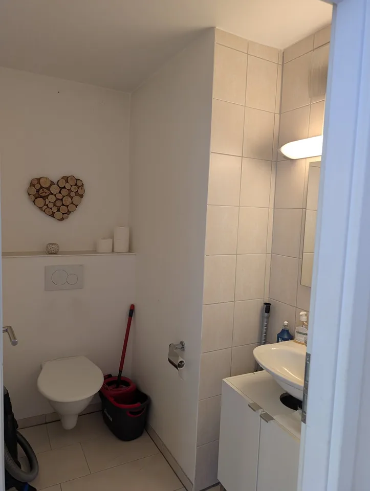 Büro mit 1.0 Zimmern im Erdgeschoss – Foto 3 von 3