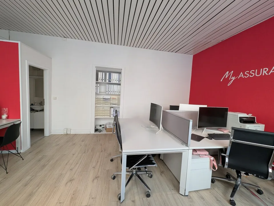 Büro mit 1.0 Zimmern im Erdgeschoss – Foto 2 von 3