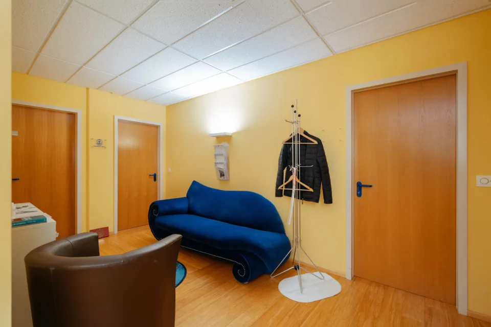 REPRÄSENTIERENDE BÜROFLÄCHEN in Münsingen - vollvermietet, Nettorendite 6.14% – Foto 8 von 12