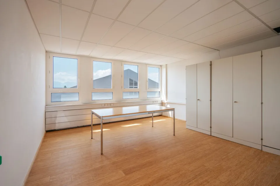 REPRÄSENTIERENDE BÜROFLÄCHEN in Münsingen - vollvermietet, Nettorendite 6.14% – Foto 9 von 12