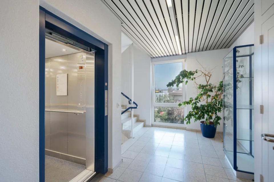 REPRÄSENTIERENDE BÜROFLÄCHEN in Münsingen - vollvermietet, Nettorendite 6.14% – Foto 4 von 12