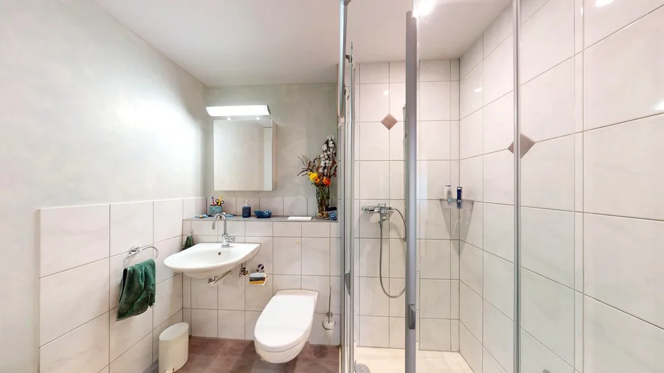 Wohnen im Grünen: Charmante 3½-Zimmer-Wohnung mit grossem Garten – Foto 13 von 14