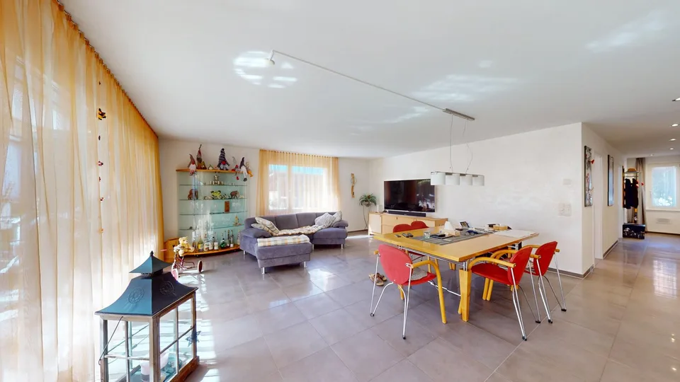 Wohnen im Grünen: Charmante 3½-Zimmer-Wohnung mit grossem Garten – Foto 4 von 14