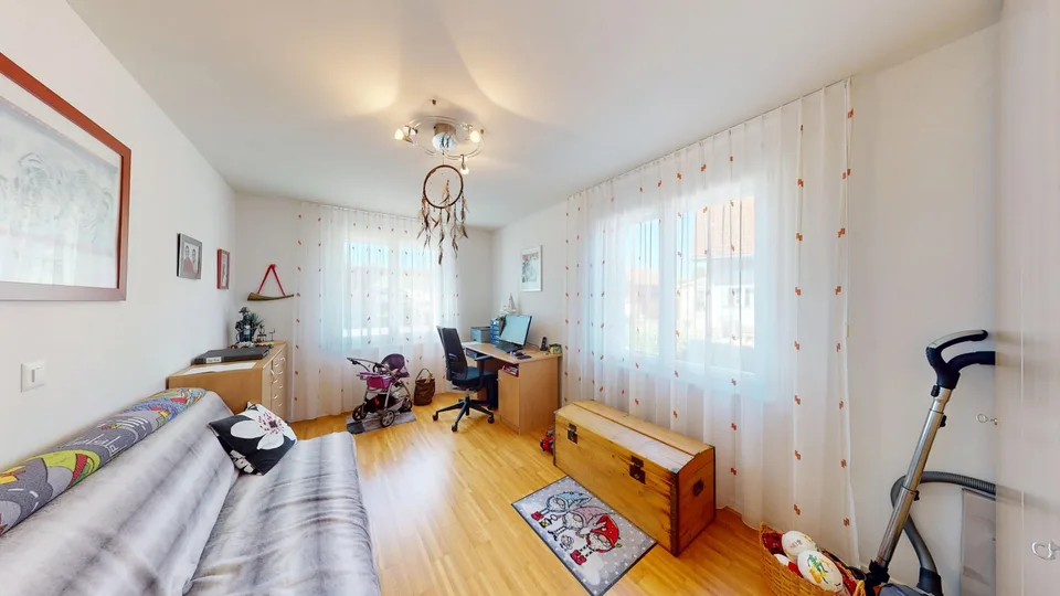 Wohnen im Grünen: Charmante 3½-Zimmer-Wohnung mit grossem Garten – Foto 7 von 14