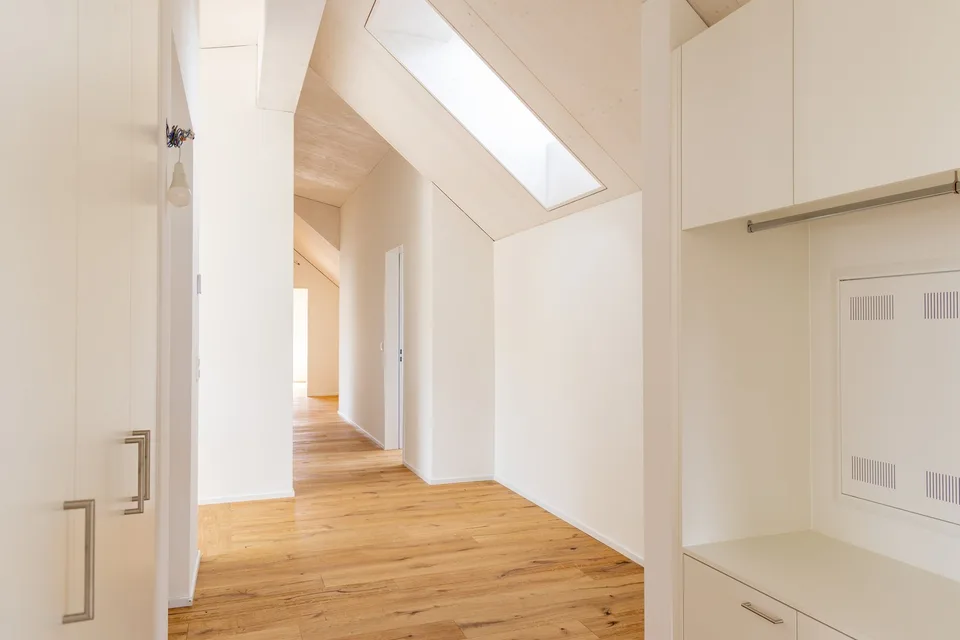Grosszügige Neubau-Dachwohnung mit Weitblick und Natur – Foto 7 von 11