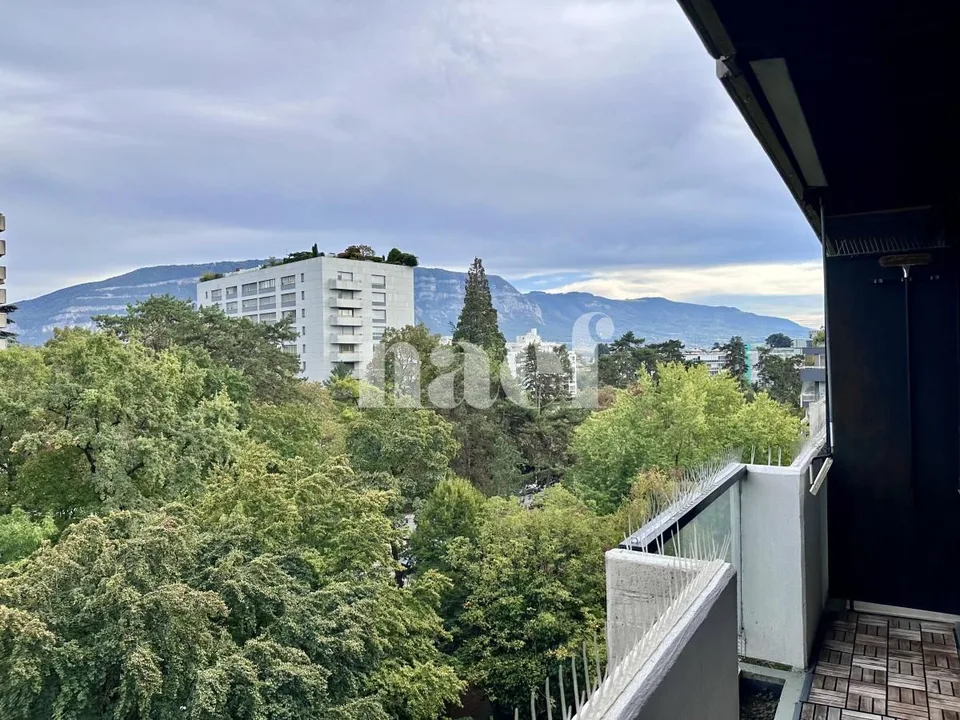 3 piece modern apartment with balcony in the heart of Champel – photo 5 of 10