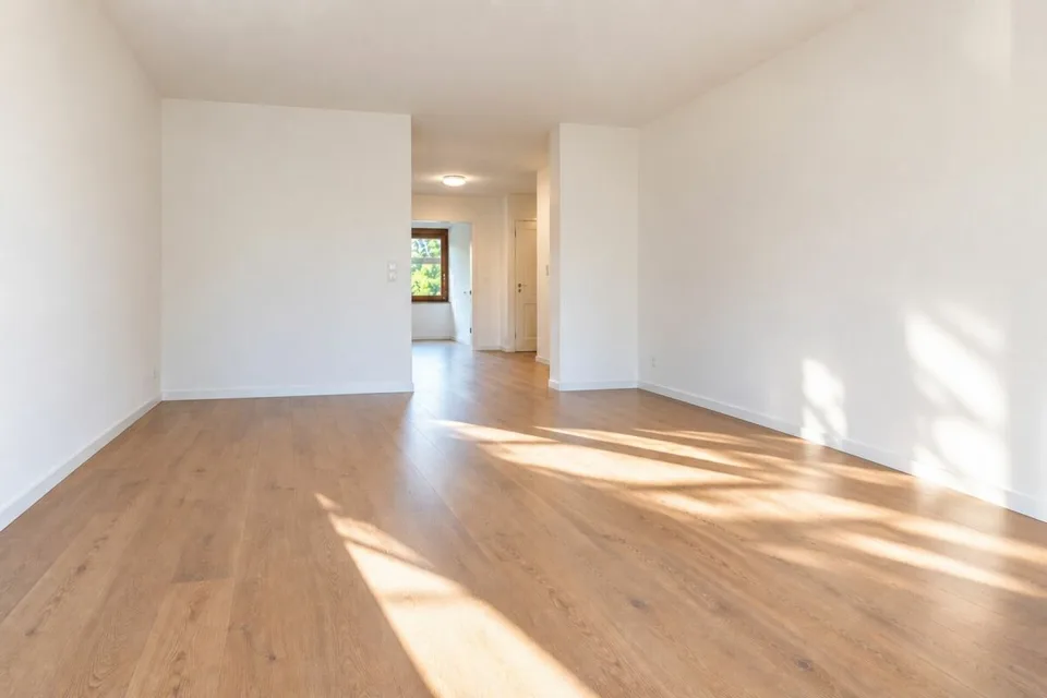 4.5-Zimmer-Gartenwohnung mit Weitsicht ins Grüne – Foto 2 von 18