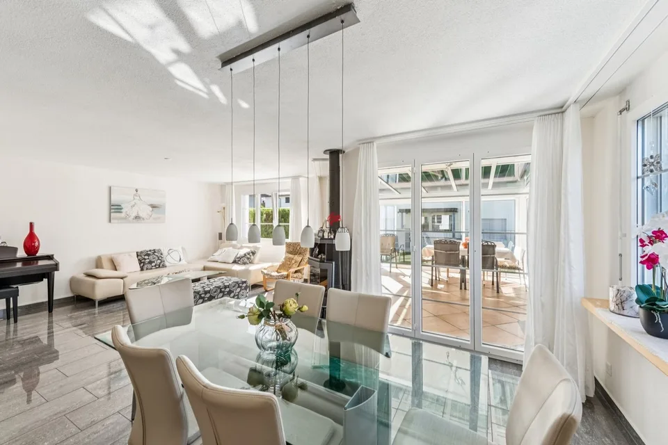 Bella casa DEFH con molto spazio per vivere – foto 4 di 13