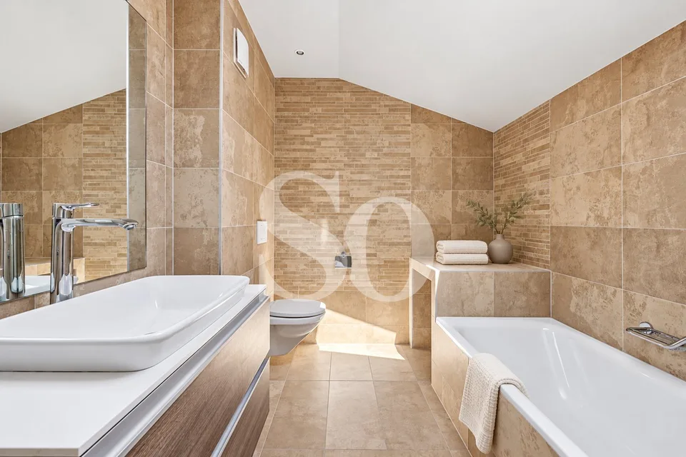 Moderne Villa im Herzen einer privilegierten Wohngegend – Foto 8 von 9