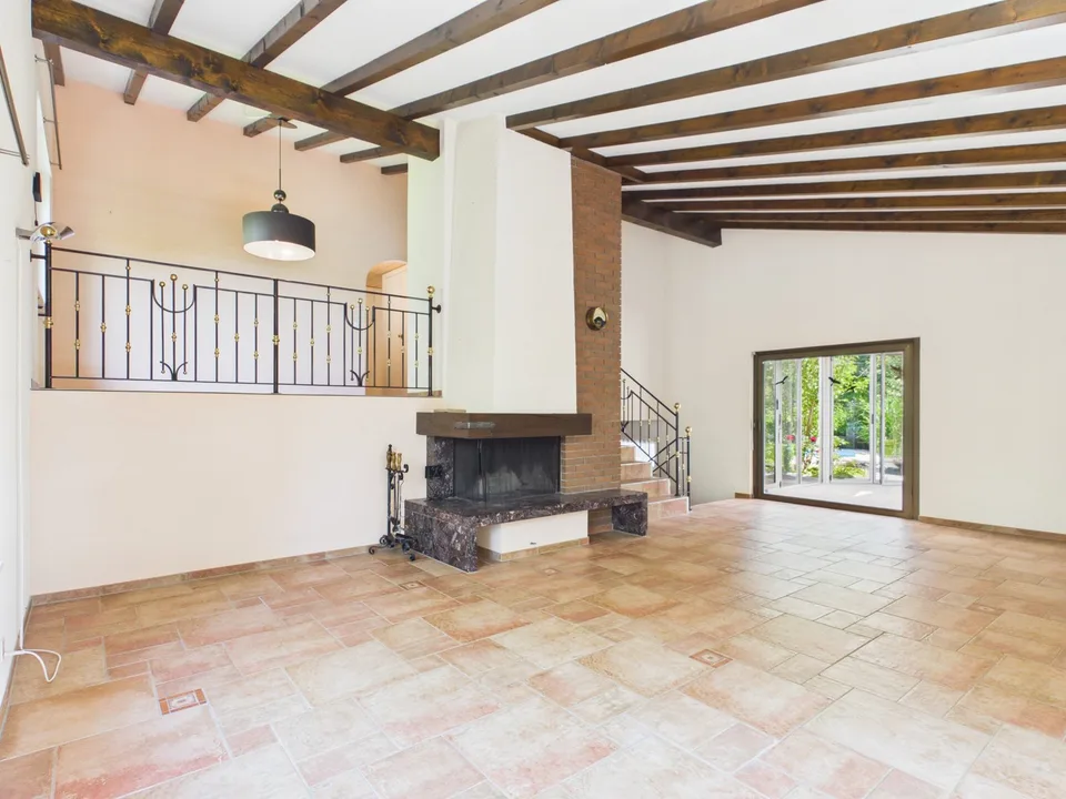 Exclusive 7.5-room single-family house with pool, winter garden, and plenty of privacy in Arch BE – photo 13 of 25
