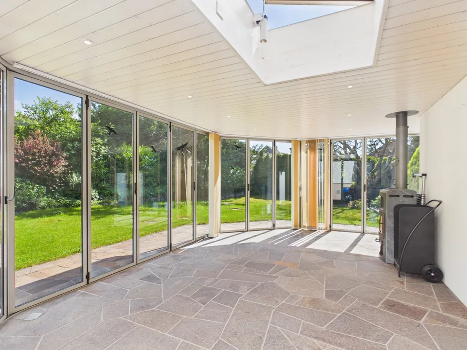 Exclusive 7.5-room single-family house with pool, winter garden, and plenty of privacy in Arch BE – photo 14 of 25