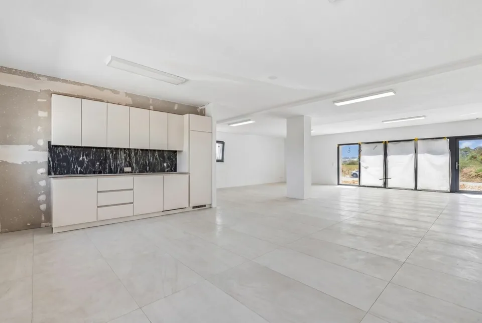 Proprietà residenziale e commerciale moderna con concetto di utilizzo polivalente – foto 12 di 17