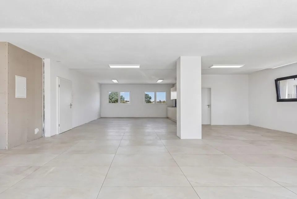 Proprietà residenziale e commerciale moderna con concetto di utilizzo polivalente – foto 13 di 17