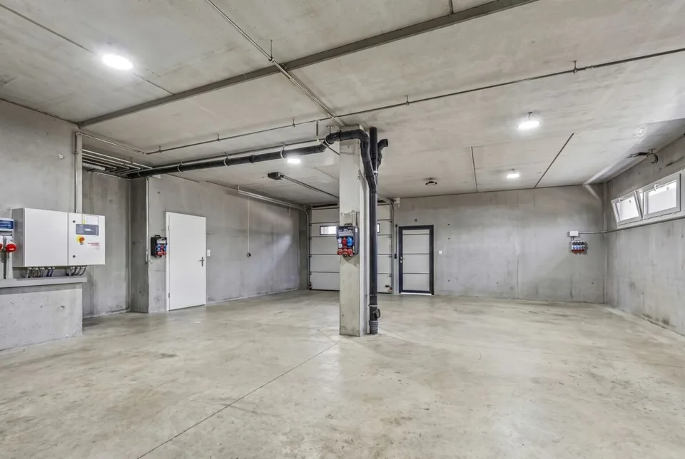 Proprietà residenziale e commerciale moderna con concetto di utilizzo polivalente – foto 14 di 17
