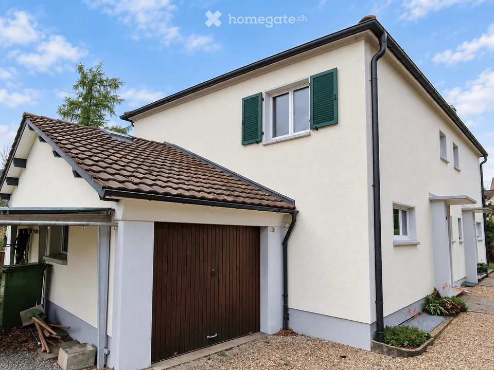 Renoviertes 4.5 Zimmer Doppeleinfamilienhaus mit Garten – Foto 2 von 23