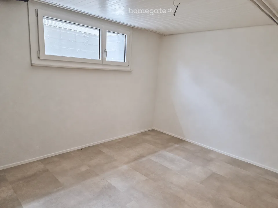 Renoviertes 4.5 Zimmer Doppeleinfamilienhaus mit Garten – Foto 20 von 23