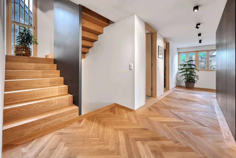 Maison en bois traditionnelle avec extension en verre moderne - vivre sur 8 pièces – photo 5 sur 7