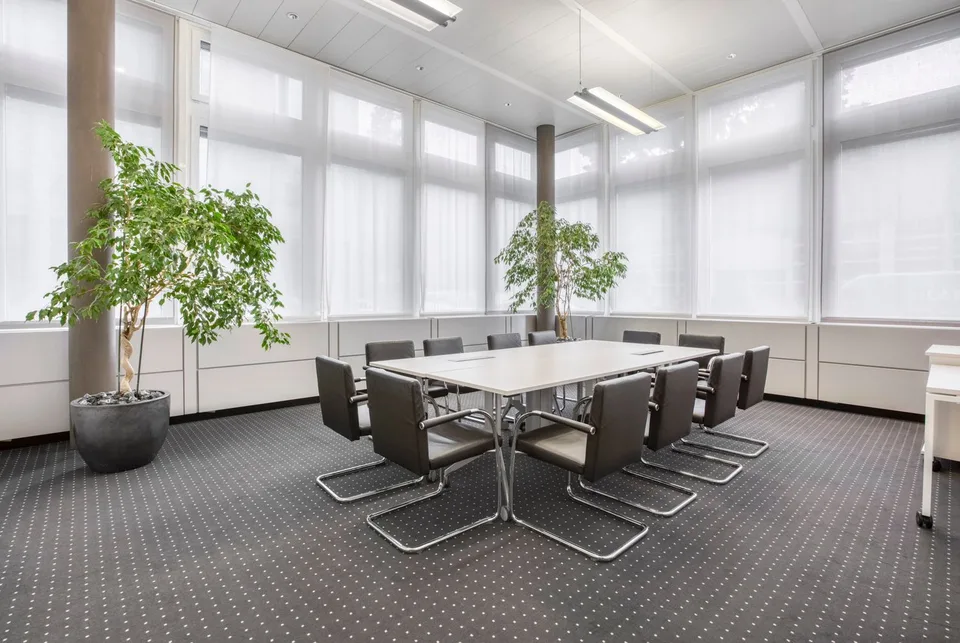 Privater Büroraum für 30 in Regus Dammstrasse – Foto 8 von 10