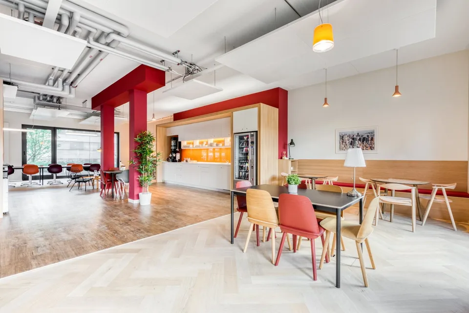 Bureau privé pour 30 à Regus Airport – photo 9 sur 11