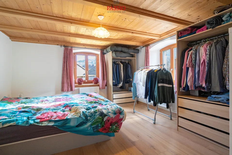 Grosses 8-Zimmer-Bauernhaus mit Gartenidylle und viel Potenzial – foto 12 di 13