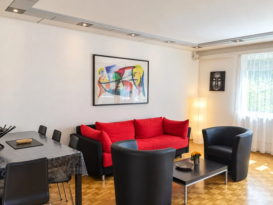 ⭐Charmantes möbliertes 3.5-Zimmer-Apartment mit Balkon in Opfikon – Foto 2 von 16