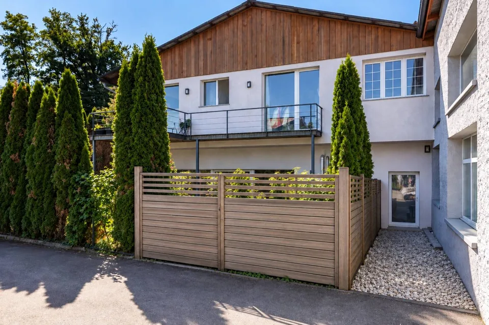 Familienvilla im Herzen der Freiburger Landschaft – Foto 2 von 11