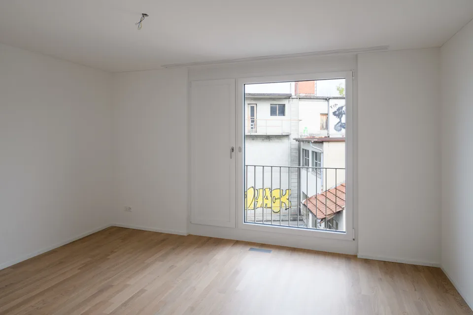 Appartement moderne, situé au centre, 3,5 pièces, avec bonne connexion aux transports en commun, – photo 5 sur 7