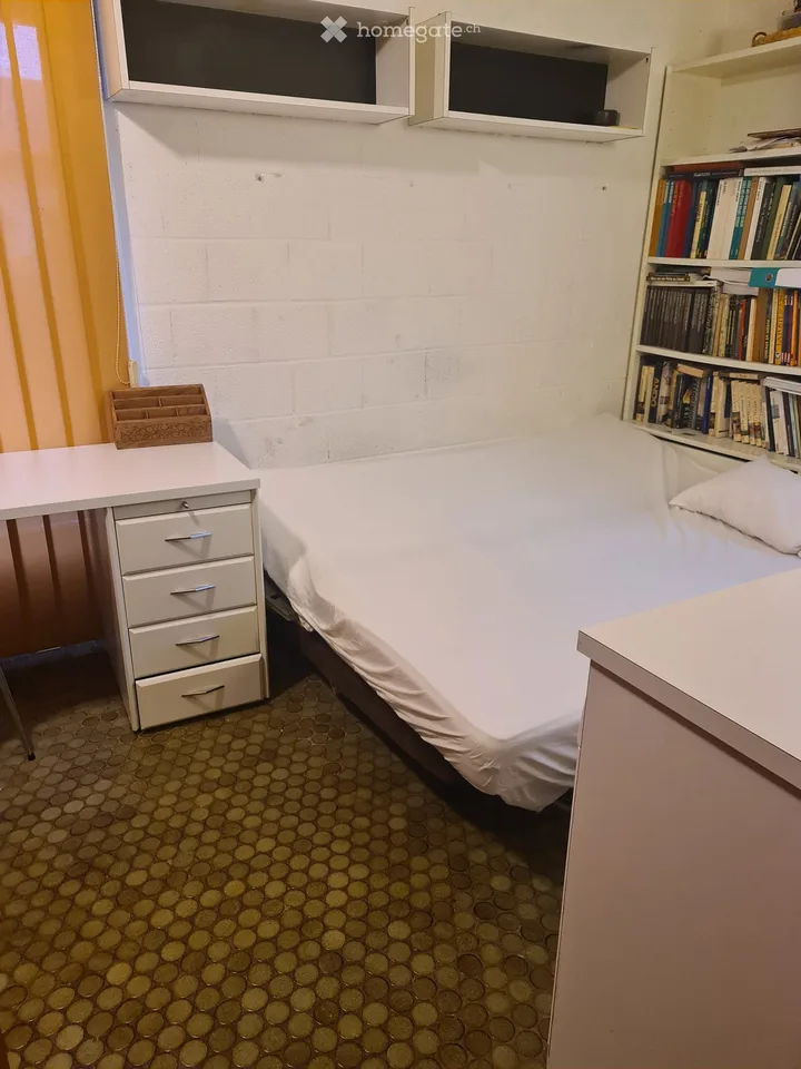 Kleine möblierte Zimmer in Wohngemeinschaft – Foto 2 von 2