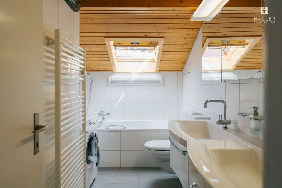 Charmant appartement 2½ pièces en mansarde - un foyer avec une vue lointaine et une atmosphère de vacances – photo 7 sur 13
