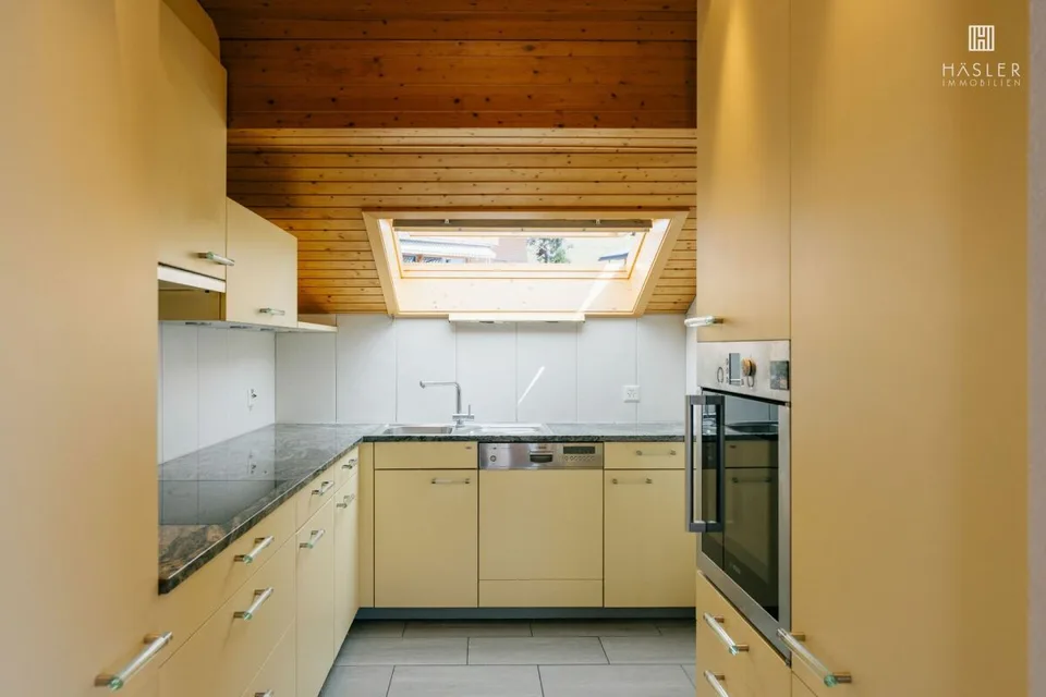 Charmant appartement 2½ pièces en mansarde - un foyer avec une vue lointaine et une atmosphère de vacances – photo 8 sur 13